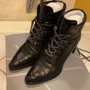 Stuart Weitzman GIGI booties